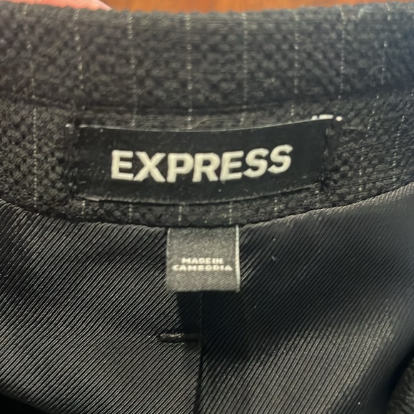 Gorgeous blazer, never worn. Subtle grey/white pinstripes. Slim fit. - Picture 3 of 6